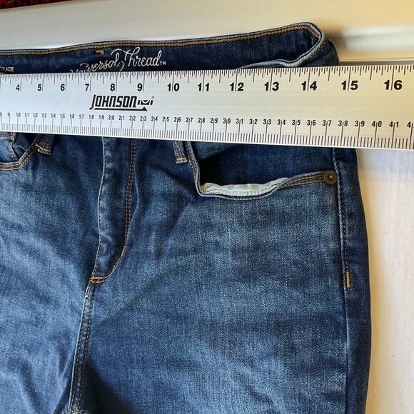 Universal Thread Women Skinny Jeans size 10 / 30R Blue Mid Rise Boot Cut - Picture 2 of 10
